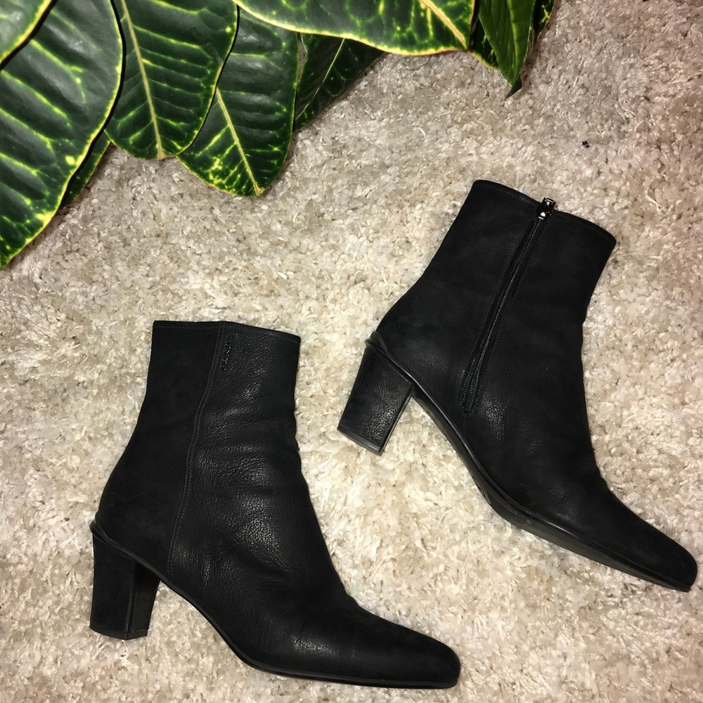 🌚Prada• Leather Booties